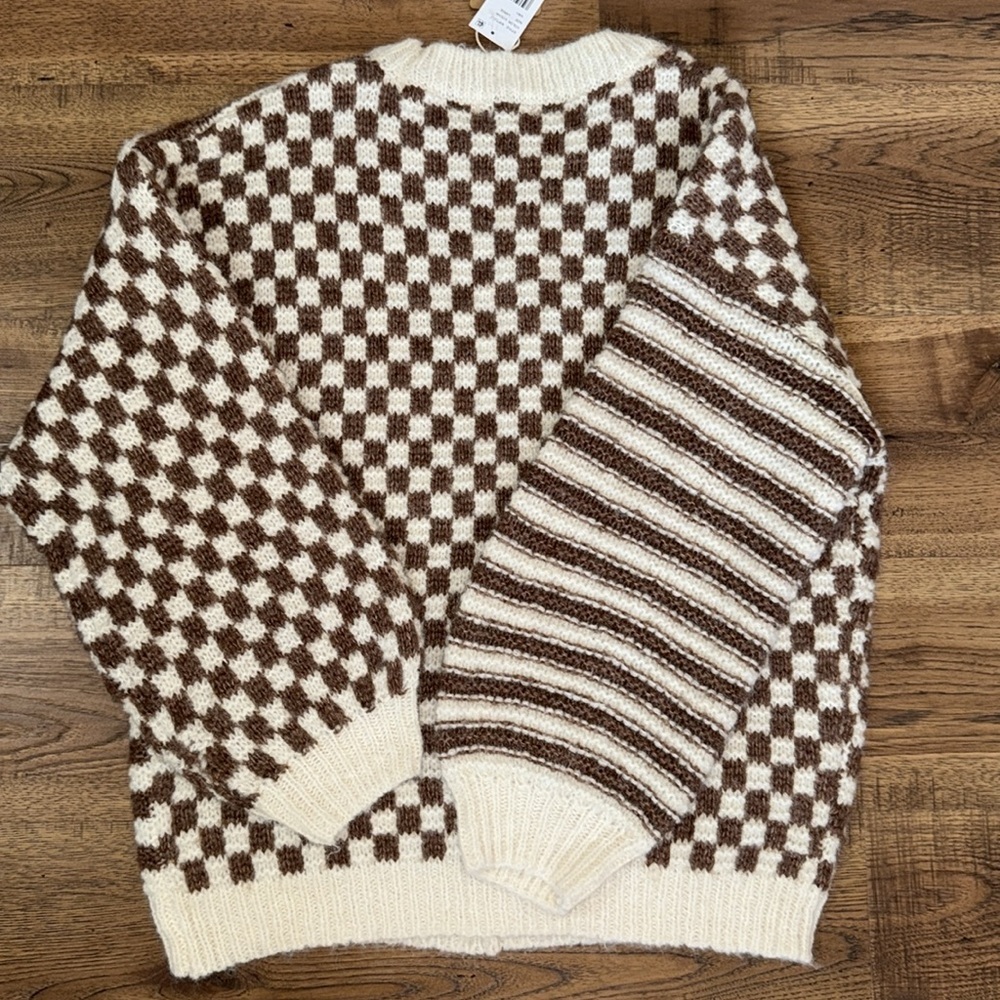 NWT!! BLU PEPPER Brown and Cream Crewneck Sweater with Split Design - Picture 3 of 5